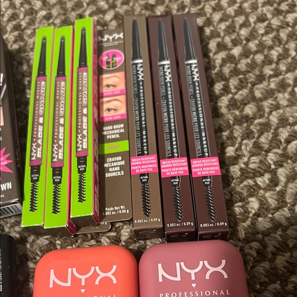 NYX Makeup Collection with Blush and Lip Liners - Picture 4 of 6